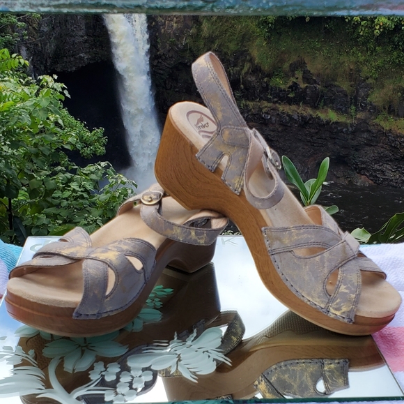 Leather Dansko clog sandals, beige and gold size 40 - Picture 13 of 17